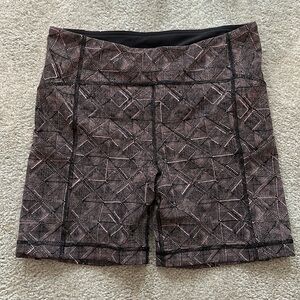 Lululemon sole shorts pink black geometric pockets